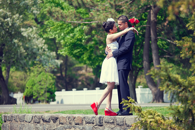 Wedding photography in a park - editorial weddings