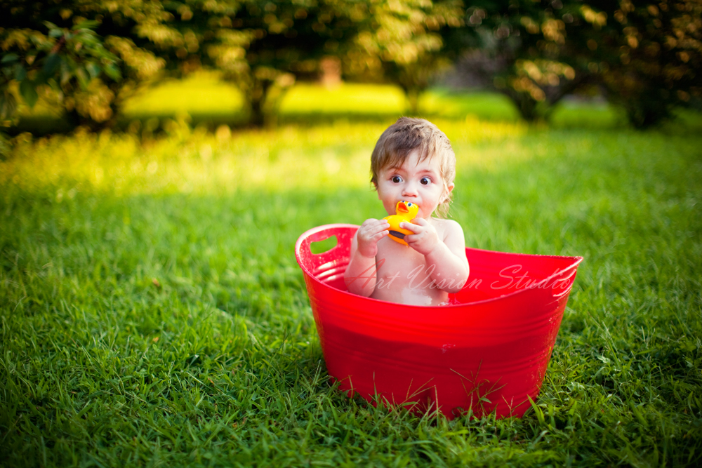 Baby photo shoot ideas - baby in a bath tub