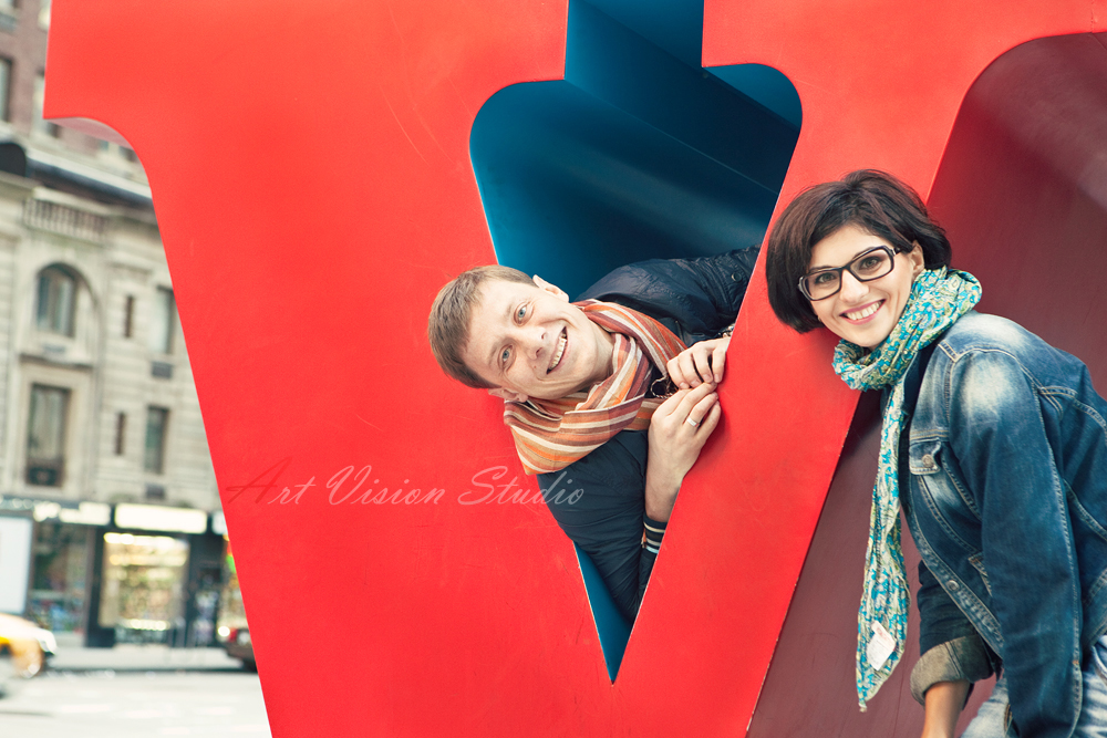 Engagement session in NYC -  Love sculpture engagement session
