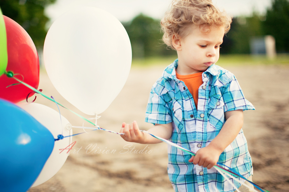 Fairfield county baby photographer - Toddler boy with ballons