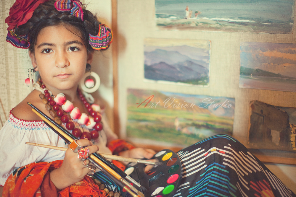 Stamford, CT kids photographer - A girl posing with artist Vartkes Agababyan's paintings