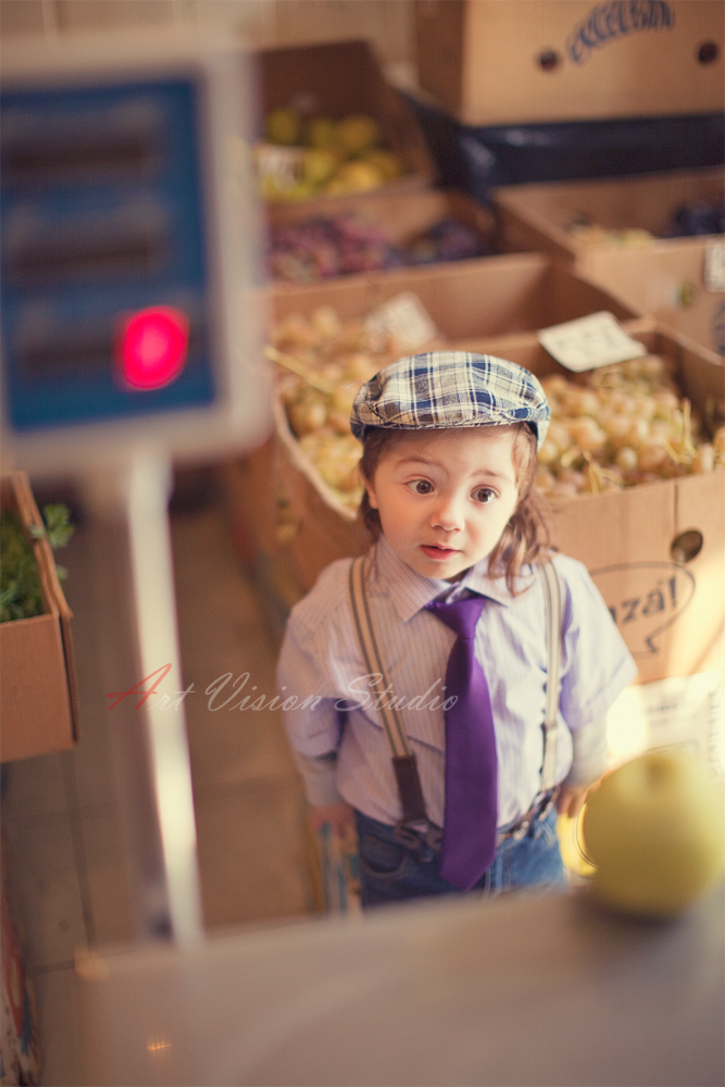 Stamford, CT family photographer - Toddler boy buying apples for a photo shoot