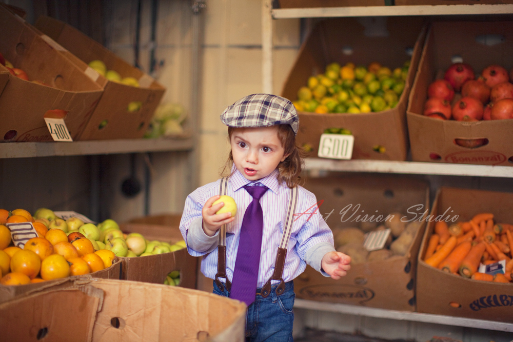 Greenwich CT child photographer - Photo shoot at the grocery store
