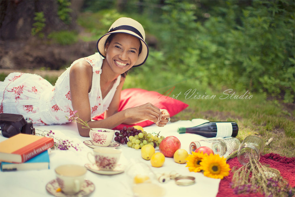 Bachelorette picnic themed photography session in Binney Park, Greenwich, CT - Natural light photographer in CT