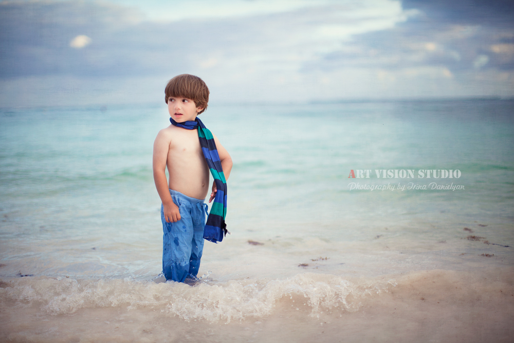 Xmas kids photography in Playa del Carmen- Kids themed photography sessions by Art Vision Studio in Mexico