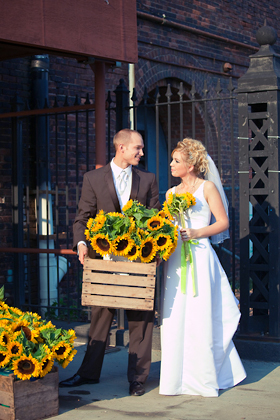 http://www.art-vision.us/main/en/tips/wedding-photography-poses/wedding-poses.jpg