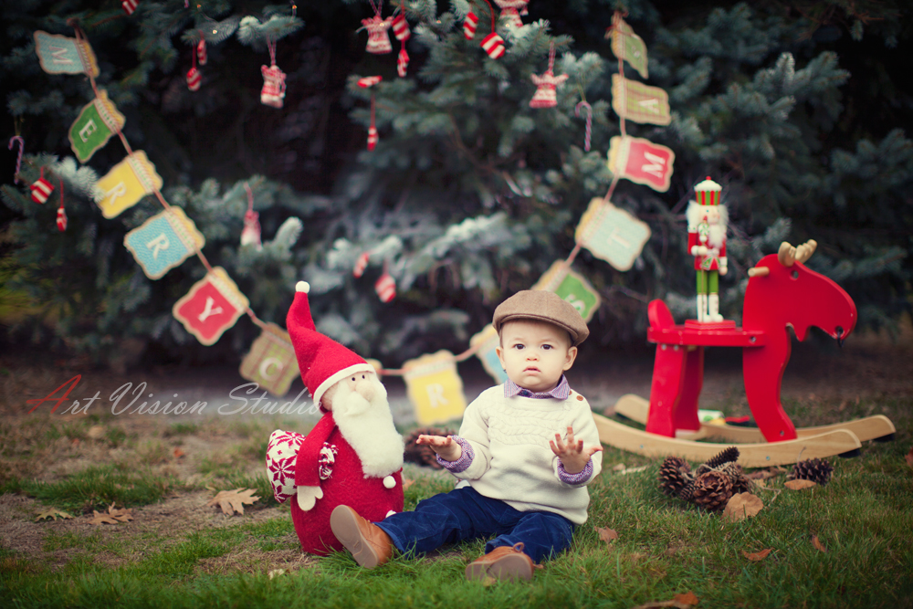 Outdoors xmas photoshoot for a baby - Stamford, CT