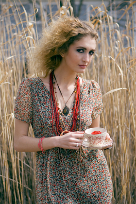 Photography studios - Model with ranunculus