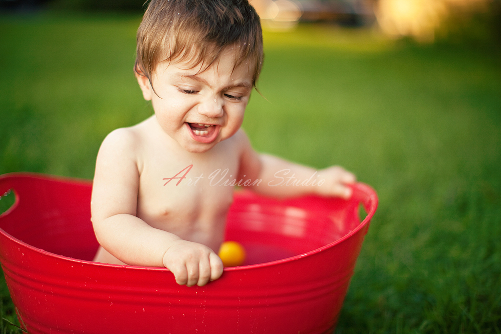  Newborn photographer in Stamford, CT - Baby in a tub 