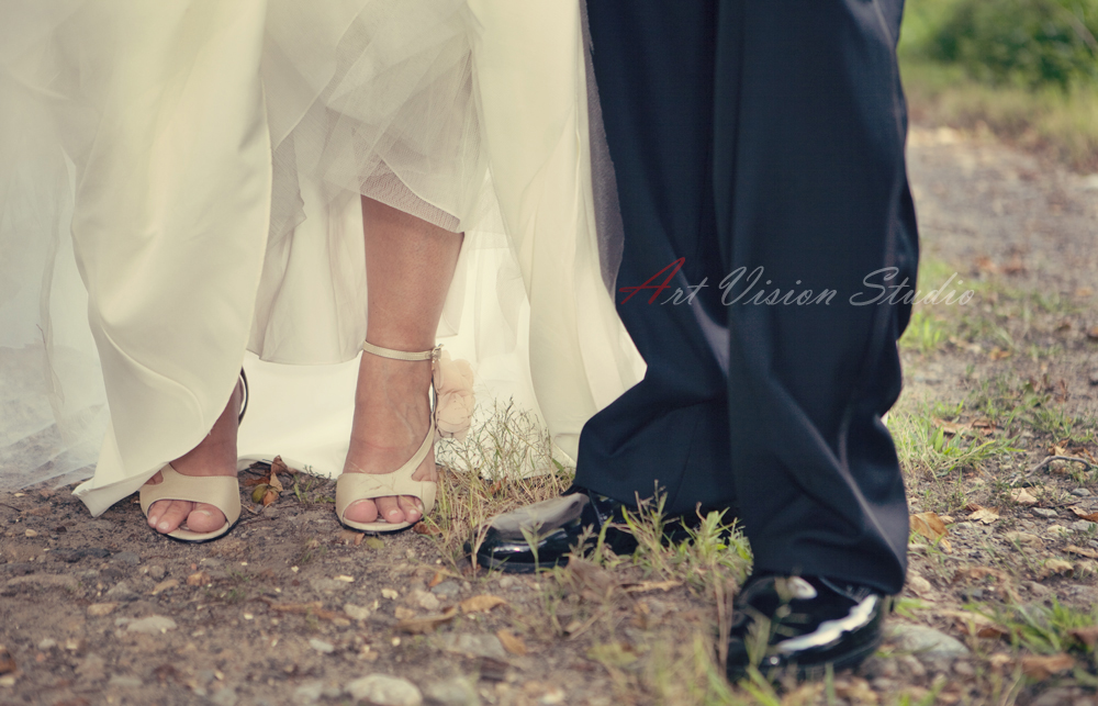 Bride and groom shoes photo-professional wedding photos