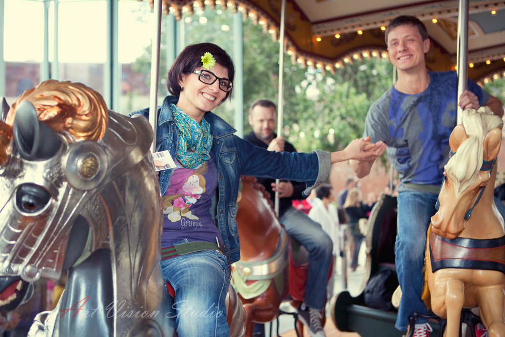 Lifestyle engagement photoshoot -  Session at the Jane's carousel