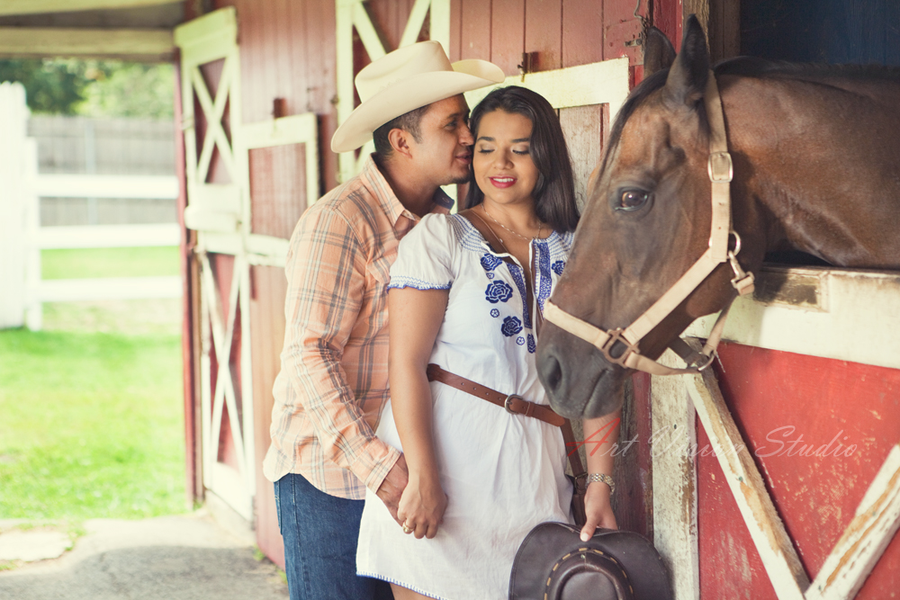 Lifestyle family photographer in Greenwich, Connectucut - Love story at the stables