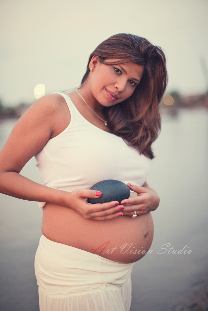 Maternity session by the ocean, Stamford, CT - Natural light maternity photographer in Fairfield county, CT