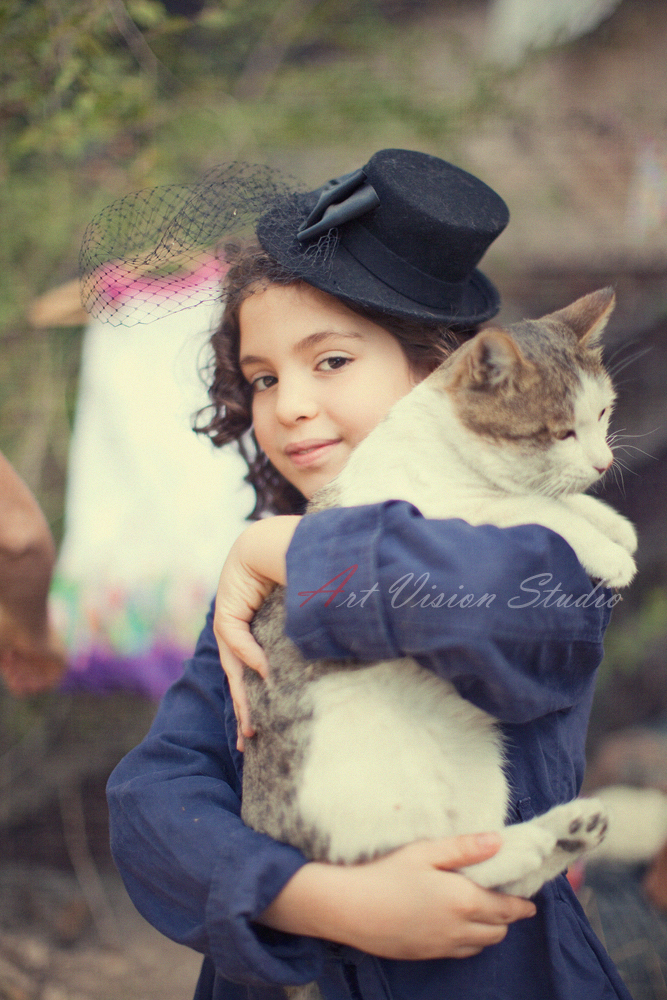 Stamford, CT children photographer - A girl posing with a cat