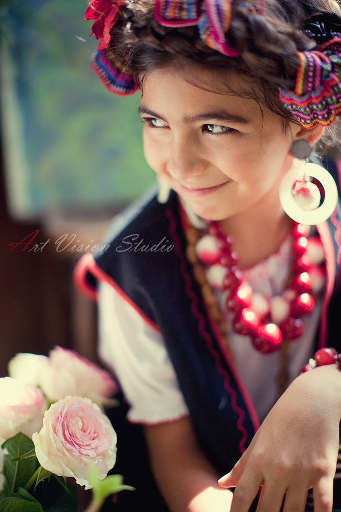 Children portraiture photographer in CT, Fairfield county - A girl wearing mexican traditional clothing