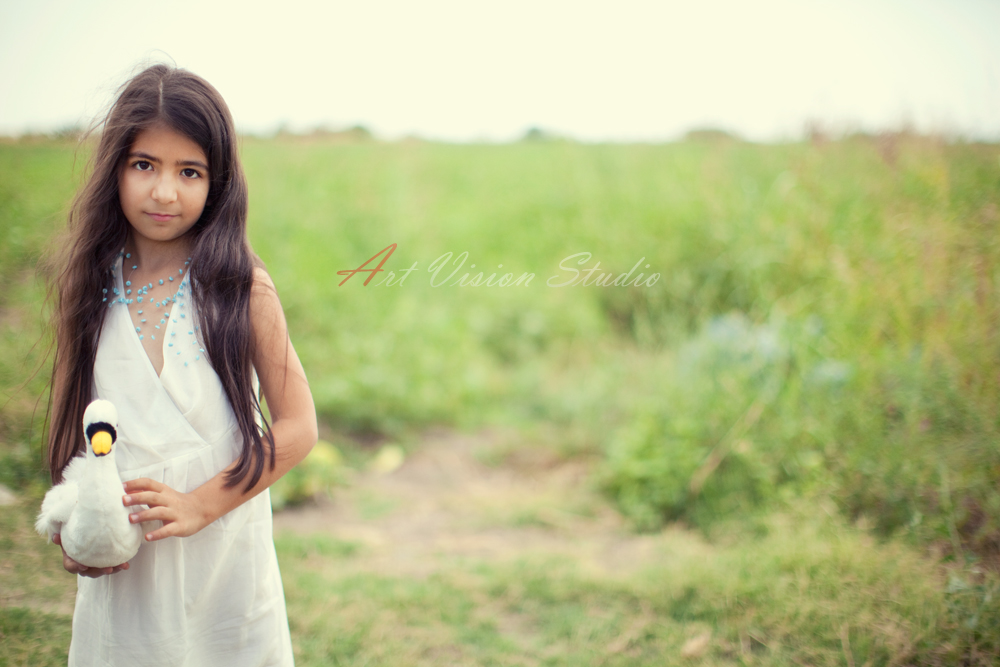 Greenwich, CT editorial children photographer - Photoshoot for a girl with a swan