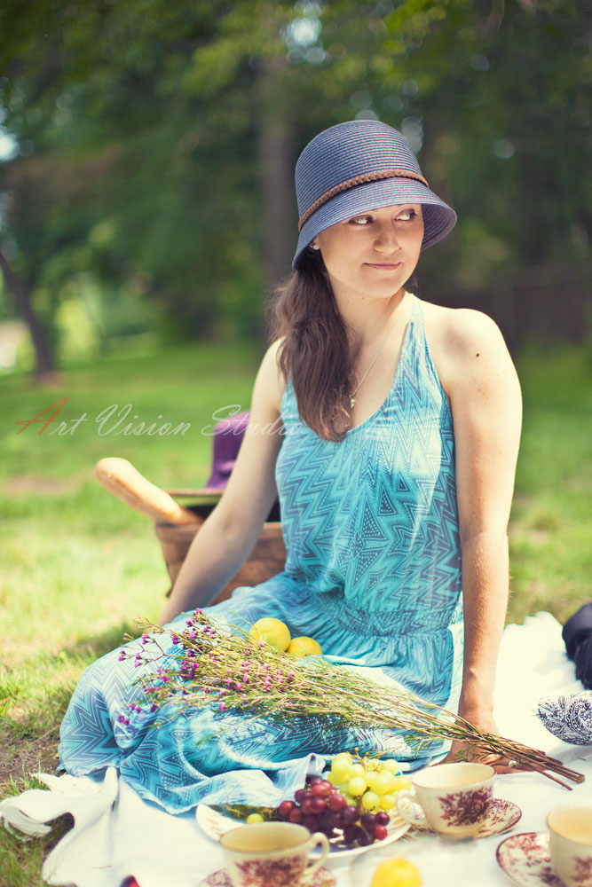 French country styled picnic photography session in Binney Park, Greenwich, CT - Editorial photographer in Stamford, CT