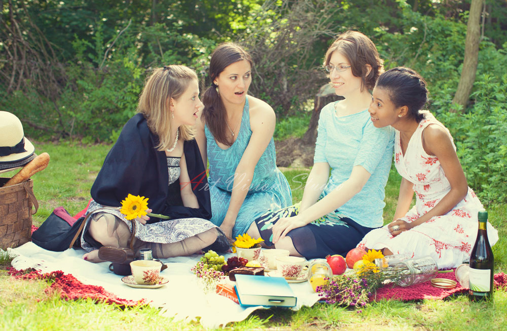 Best friends photography session in a park, Greenwich, CT - Bachelorette picnic photo shoot in CT