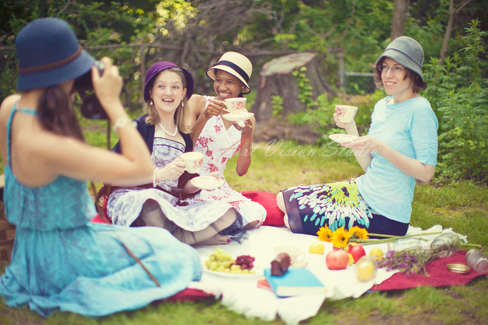 Bachelorette picnic photo shoot in Binney park, Greenwich, CT - Vintage themed picnic photo session, CT