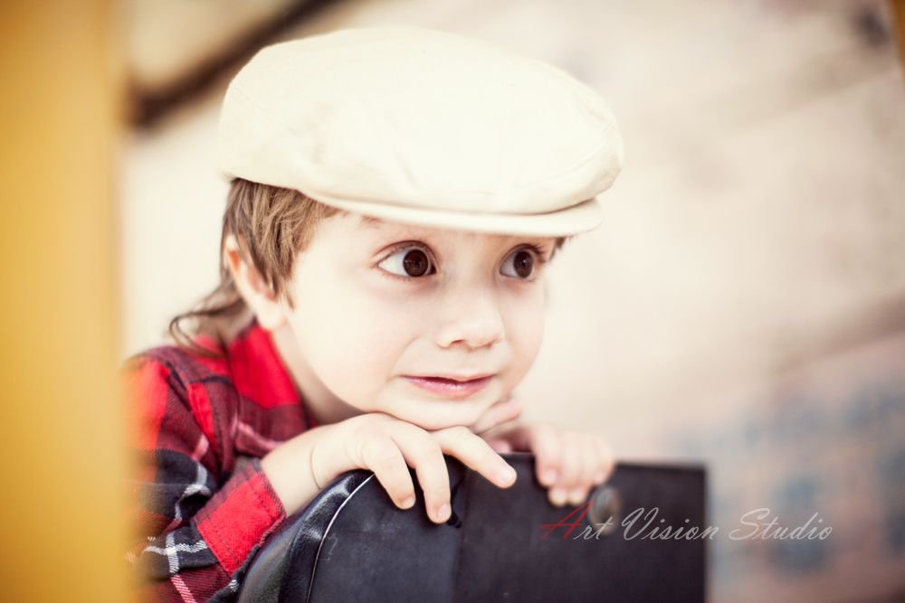 Stamford, CT kids portraits photographer - Portrait of a toddler boy wearing a news boys hat CT