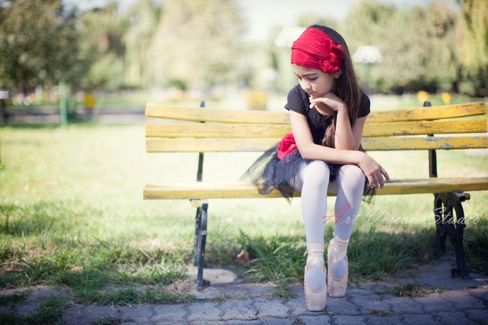 CT ballerina photographer - Little ballerina sitting on the bench