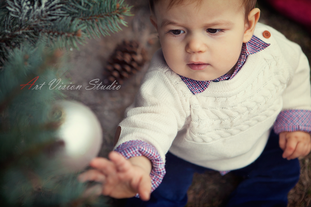 Baby portrait photographer in Stamford, CT - Christmas inspired baby portraiture photo session in CT 