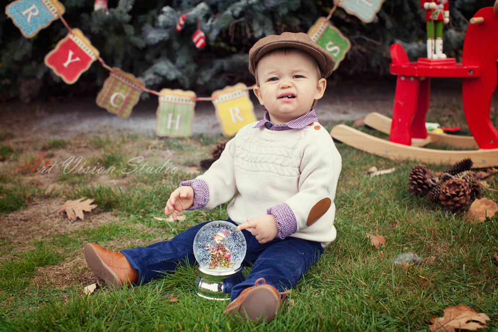Xmas themed baby photoshoot in Greenwich, CT - Xmas photography session in Binney Park, Greenwich, CT