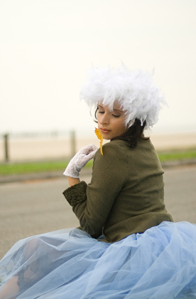  Outdoor photography portraits - With the yellow leaf