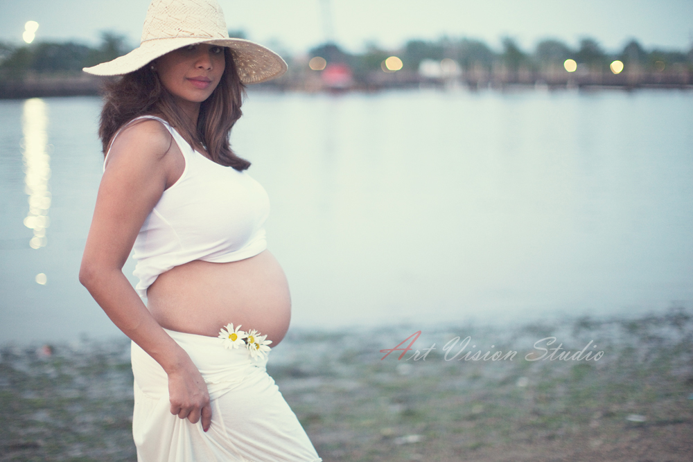 Stamford, CT creative pregnancy photographer